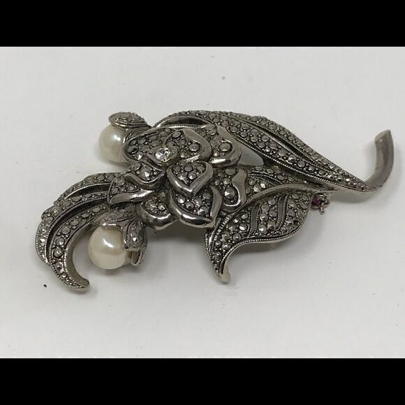 Kenneth J Lane for Avon, flower brooch - Picture 1 of 5